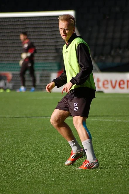 Ben Reeves playing for MK Dons in 2013